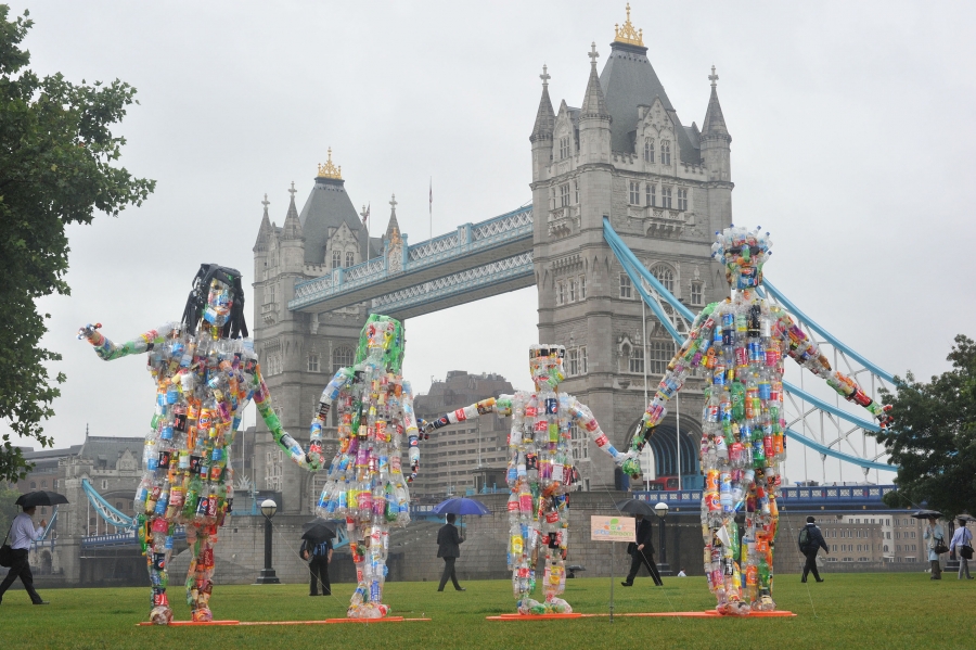 Sodastream highlights the issue of plastic bottle waste, unveiling a ten foot sculpture made out of 827 plastic bottles, the number an average family will use in a year